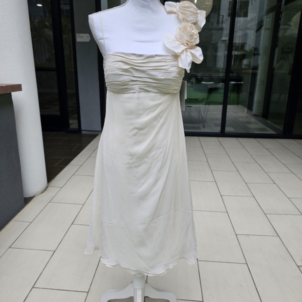 Vintage Teri Jon ✦ Ivory Silk Formal Dress ✦ Handmade Roses Babydoll Silhouette - Picture 4 of 17